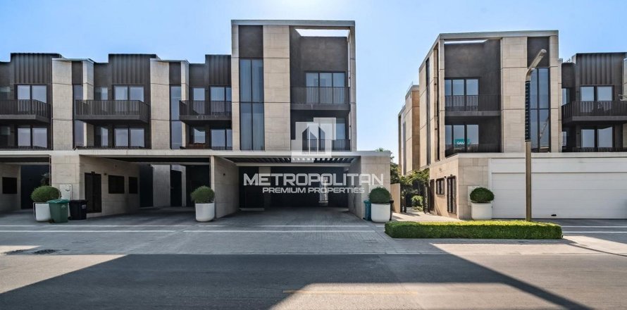 Villa de 5 dormitorios No. 129010