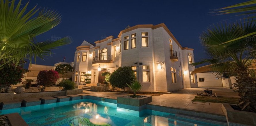 6 bedrooms Villa in Al Barsha, UAE No. 161881