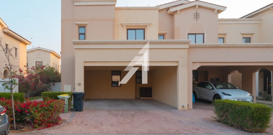 Villa de 4 dormitorios en Mira, UAE No. 101761