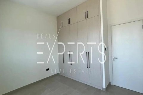2 bedrooms Villa in Abu Dhabi, UAE No. 207866 9
