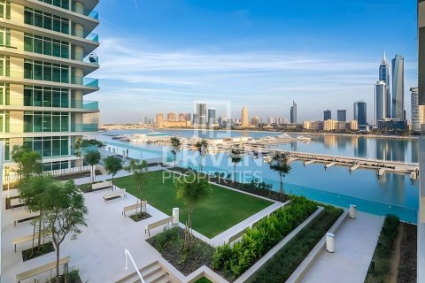 Квартира с 2 спальнями в EMAAR Beachfront, ОАЭ №192966 3