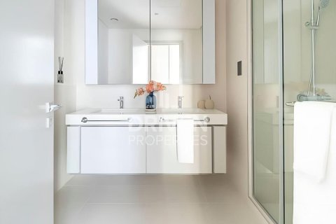 Квартира с 2 спальнями в EMAAR Beachfront, ОАЭ №192966 10