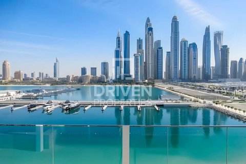 Квартира с 2 спальнями в EMAAR Beachfront, ОАЭ №192966