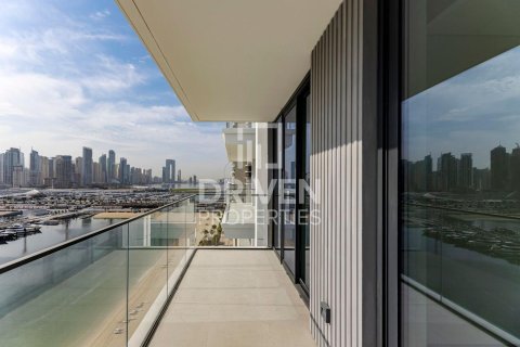 Квартира с 2 спальнями в EMAAR Beachfront, ОАЭ №192358 23