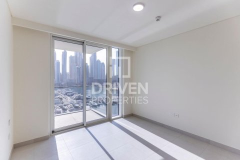 Квартира с 2 спальнями в EMAAR Beachfront, ОАЭ №192358 6
