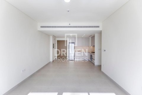 Квартира с 2 спальнями в EMAAR Beachfront, ОАЭ №192358 4