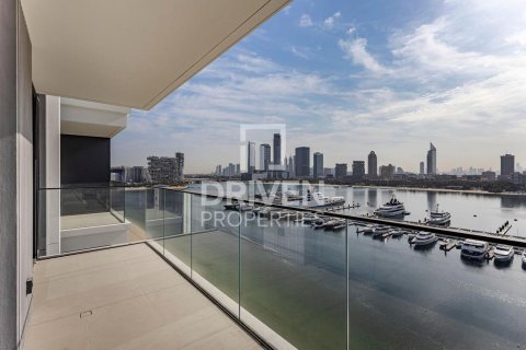 Квартира с 2 спальнями в EMAAR Beachfront, ОАЭ №192358 22