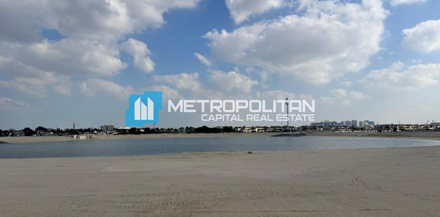 Land de 975.7m² No. 109886