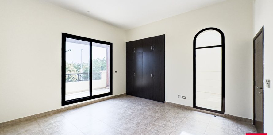 4 bedrooms Townhouse in Dubai, UAE No. 168142