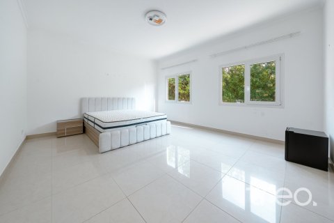 Villa de 4 dormitorios en Meadows, UAE No. 187996 8