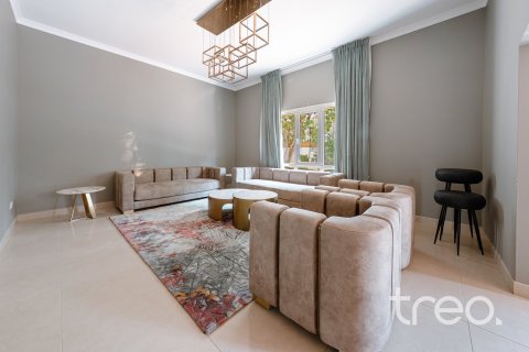 Villa de 4 dormitorios en Meadows, UAE No. 187996 3