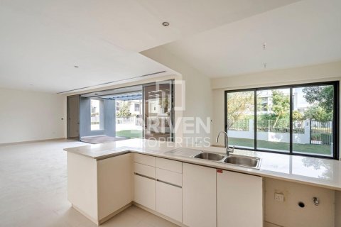 5 bedrooms Villa in Sidra Villas, UAE No. 192667 13