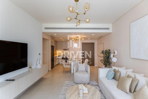 Квартира с 2 спальнями в EMAAR Beachfront, ОАЭ №191917 4