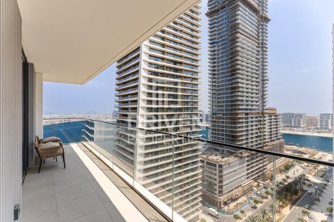 Квартира с 2 спальнями в EMAAR Beachfront, ОАЭ №191917 3