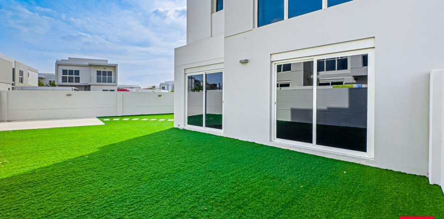 4 bedrooms Townhouse in Dubai, UAE No. 168100