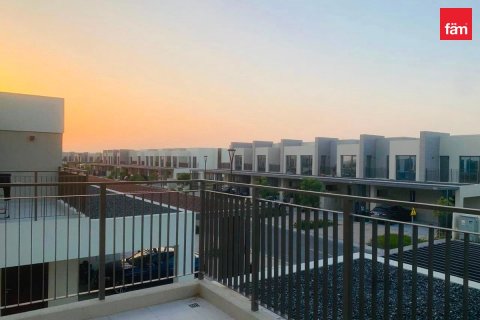 4 bedrooms Villa in Dubai, UAE No. 168103 6