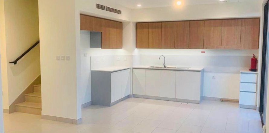 4 bedrooms Villa in Dubai, UAE No. 168103