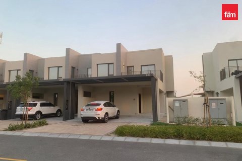 4 bedrooms Villa in Dubai, UAE No. 168103 3