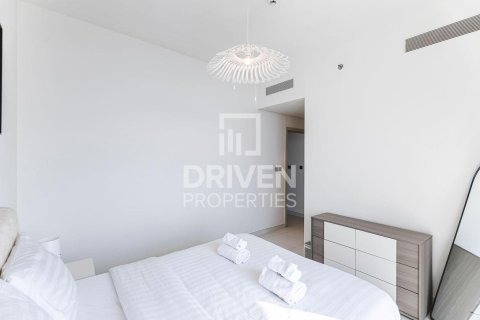 Квартира с 2 спальнями в EMAAR Beachfront, ОАЭ №192563 7