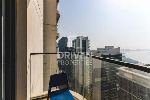 Квартира с 2 спальнями в EMAAR Beachfront, ОАЭ №192563 14