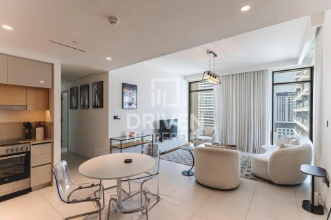 Квартира с 2 спальнями в EMAAR Beachfront, ОАЭ №192563 3