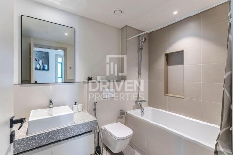 Квартира с 2 спальнями в EMAAR Beachfront, ОАЭ №192563 11