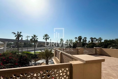 Вилла с 4 спальнями в Canal Cove Villas, ОАЭ №192933 8