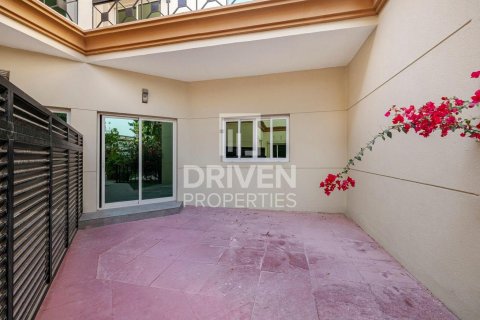 Вилла с 4 спальнями в Al Barsha 1, ОАЭ №193680 26