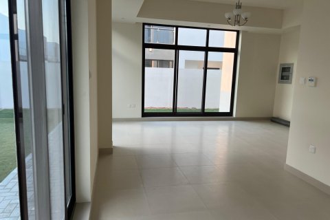 Townhouse de 4 dormitorios en District 11, UAE No. 141152 8