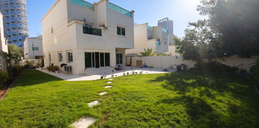 Villa de 4 dormitorios en Dubai, UAE No. 162795