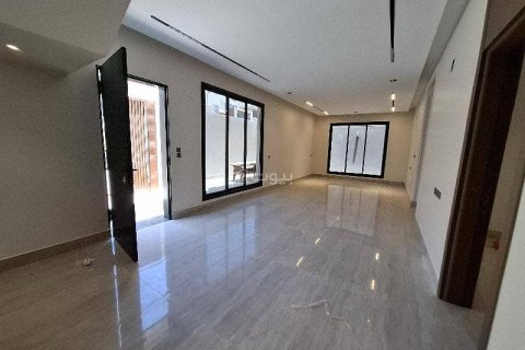 Villa de 6 dormitorios en Riyadh, Saudi Arabia No. 67525 8