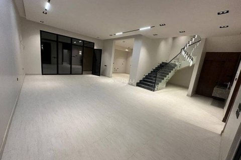 Villa de 4 dormitorios en Riyadh, Saudi Arabia No. 67522 3