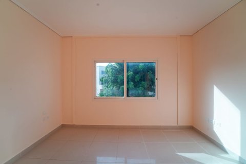 Commercial property de 4 dormitorios en Al Reef, UAE No. 79994 12
