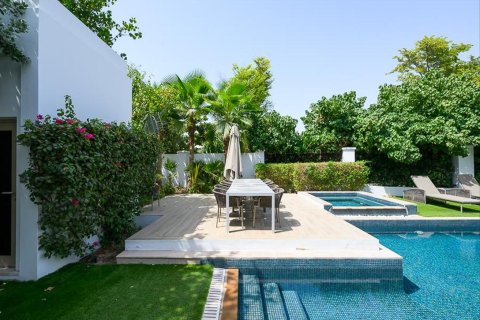 Villa de 6 dormitorios en Jasmine Leaf, UAE No. 90753 4