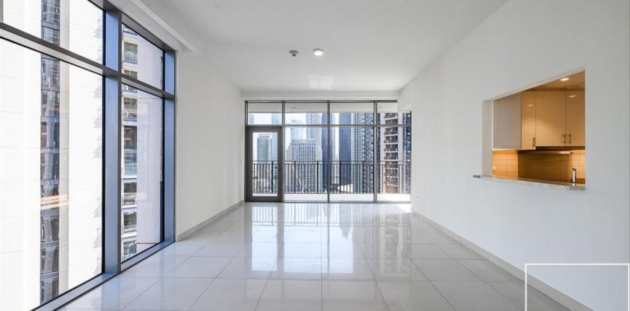 Квартира с 2 спальнями в BLVD Crescent, ОАЭ №136701