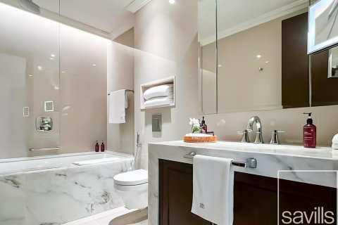 Квартира с 2 спальнями в The Address Residence Fountain Views, ОАЭ №136698 12