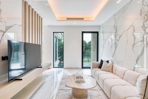 Villa de 5 dormitorios No. 123660 17