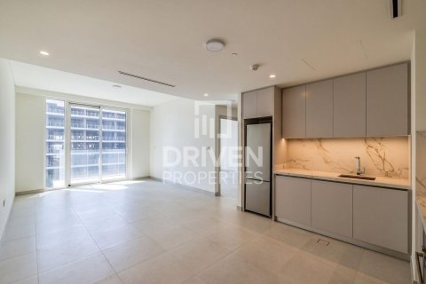 Квартира с 1 спальней в EMAAR Beachfront, ОАЭ №189743 4