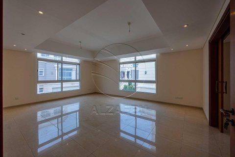 Villa de 4 chambres à Khalifa City, UAE No. 90149 16