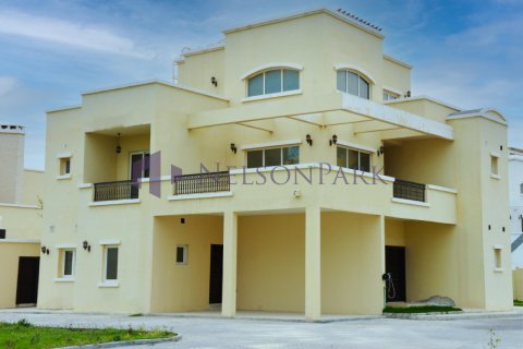 4 bedrooms Villa in Doha, Qatar No. 60921 2