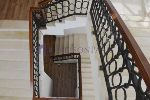 4 bedrooms Villa in Doha, Qatar No. 60921 9