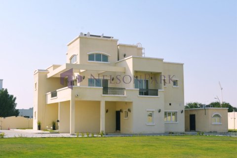 4 bedrooms Villa in Doha, Qatar No. 60921 1