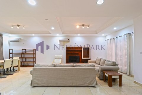3 bedrooms Villa in Doha, Qatar No. 60922 3