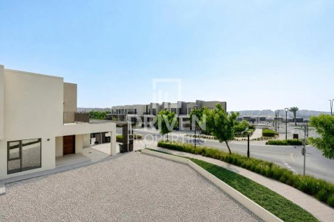 Villa de 4 chambres à EMAAR South, UAE No. 207518 19