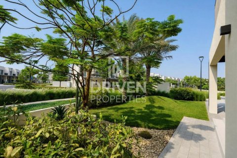 Villa de 4 chambres à EMAAR South, UAE No. 207518 16
