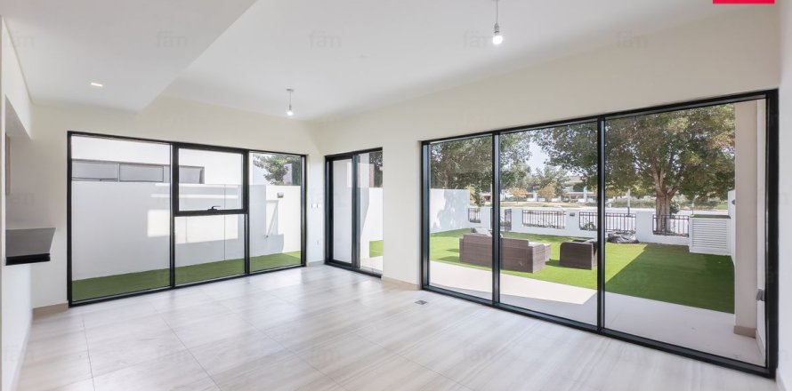 4 bedrooms Townhouse in Dubai, UAE No. 149301