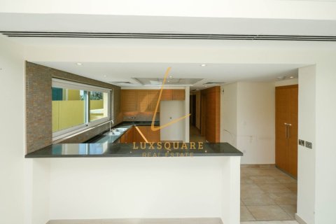 Villa de 4 dormitorios en Jumeirah Park, UAE No. 150297 3