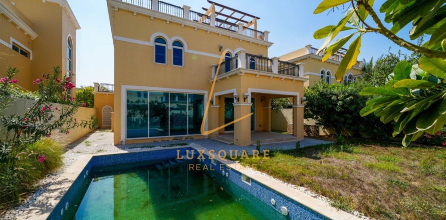 Villa de 4 dormitorios en Jumeirah Park, UAE No. 150296