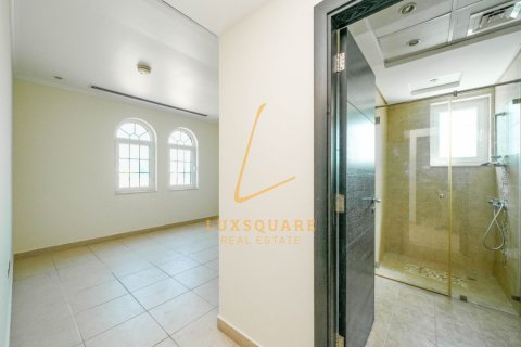 Villa de 4 dormitorios en Jumeirah Park, UAE No. 150296 19