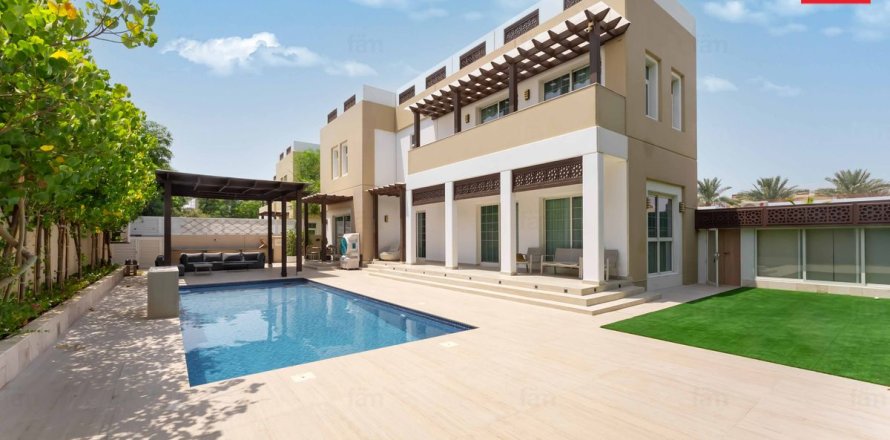 Villa de 5 chambres à Dubai, UAE No. 100779